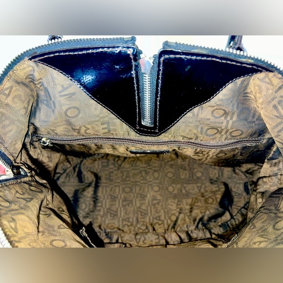 SALVATORE FERRAGAMO TOTE BAG IN BLACK PATENT LEATHER - Picture 7 of 10